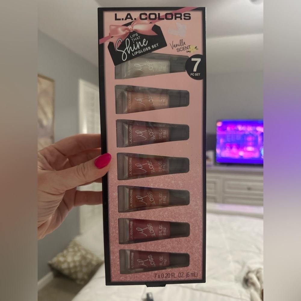 LA COLORS Lips That Shine 7 Pc Lipgloss Set‎ Vanilla Scent Nude Pink Shimmer New